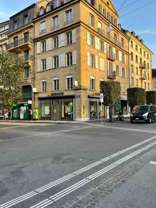 V&V Centre Neuchâtel Esterno foto